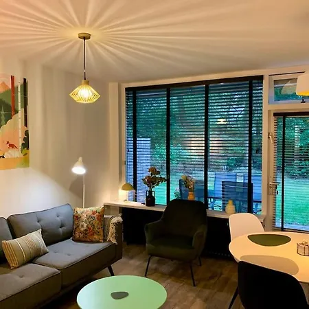 Sluwe Vos: Ontspannen In Het Bos! *