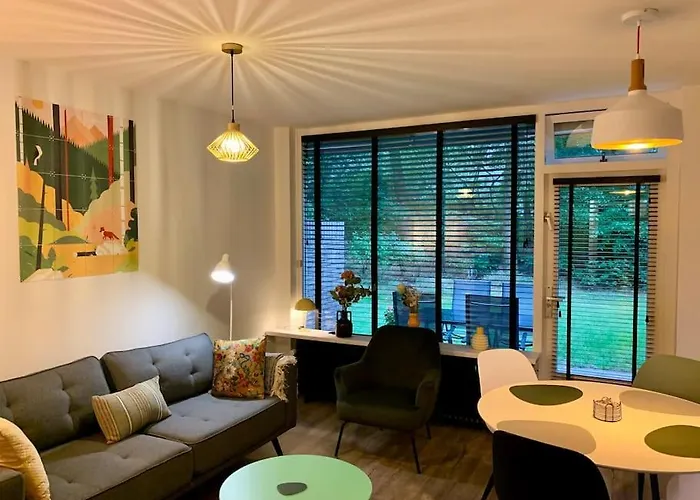 Sluwe Vos: Ontspannen In Het Bos! *