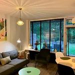 Sluwe Vos: Ontspannen In Het Bos! *